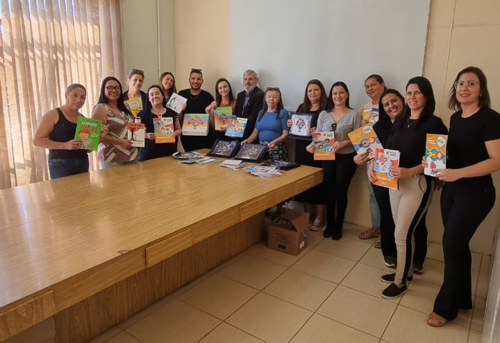 ENTREGA MATERIAIS PEDAGÓGICOS